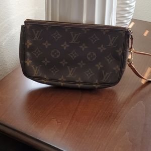 Louis Vuitton Pochette Monogram